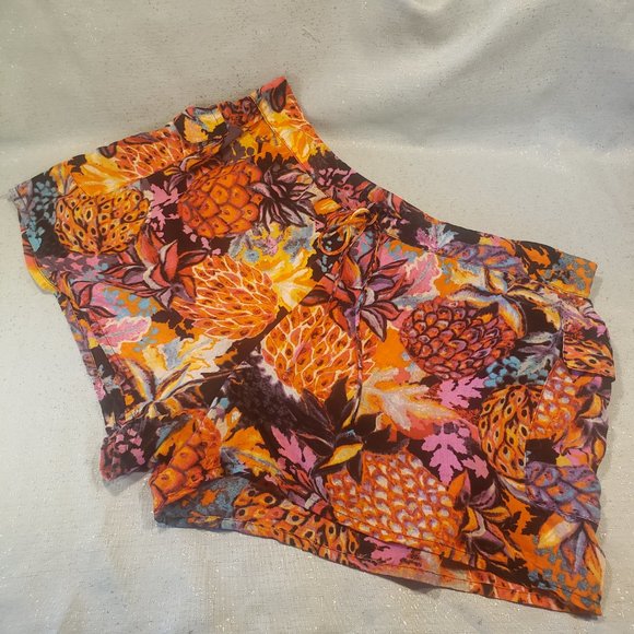 pack of 2 Next 32DD/10uk bikinis and one10UK beachwear shorts. - Picture 5 of 11